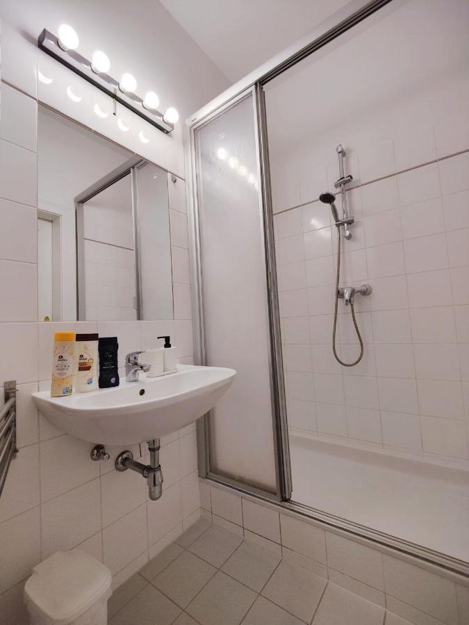 Central Mariahilfer Apartment 4 Min To The City Shopping Center And Schoenbrunn Palace Vienna Exterior photo